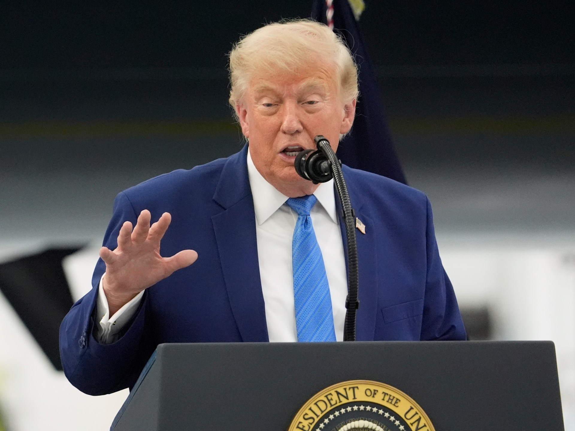 Trump promete que o Irã não cobrará pedágios no Estreito de Ormuz, mas diz que os EUA poderão