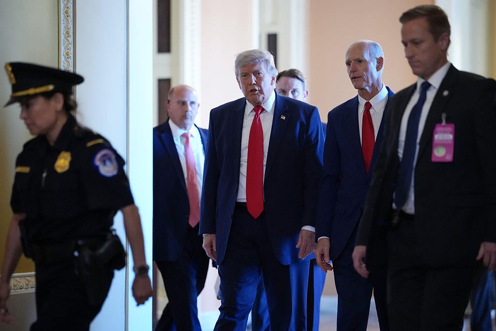 Trump tem testes de reunião com senadores republicanos, dizendo a Cassidy para se sentar