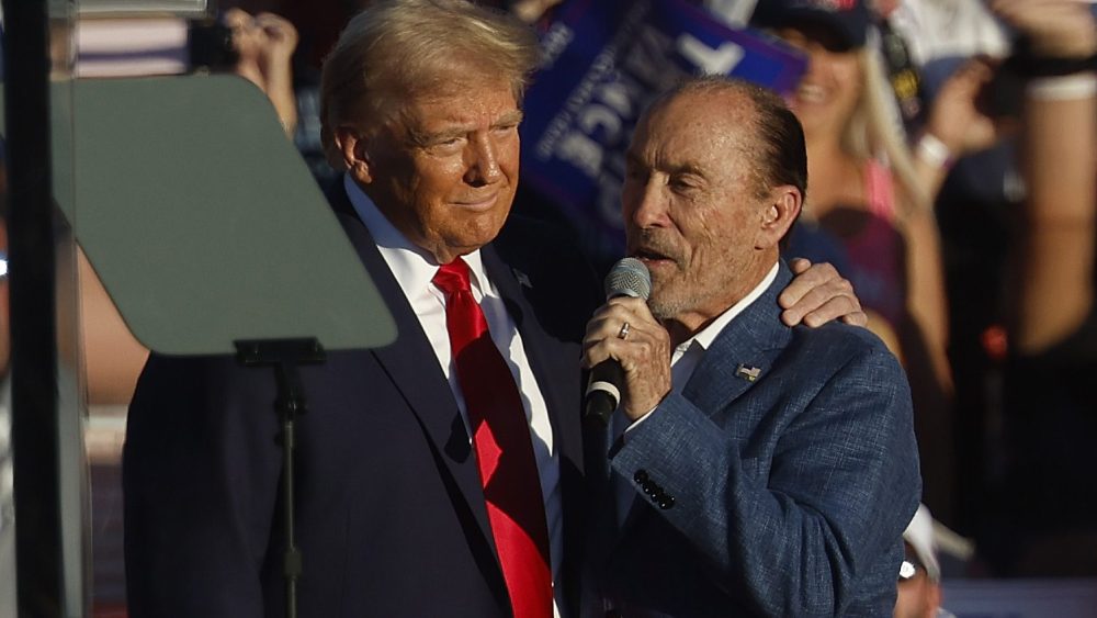 Trump torna isso oficial: os shows do 'Freedom 250' foram cancelados - para serem substituídos por 'o maior comício de todos os tempos!', estrelado por ele e (surpresa) Lee Greenwood