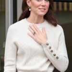 A Duquesa de Sussex exibiu um anel em sua última postagem no Instagram que os fãs da realeza acreditam ter uma notável semelhança com o anel de noivado da Princesa de Gales