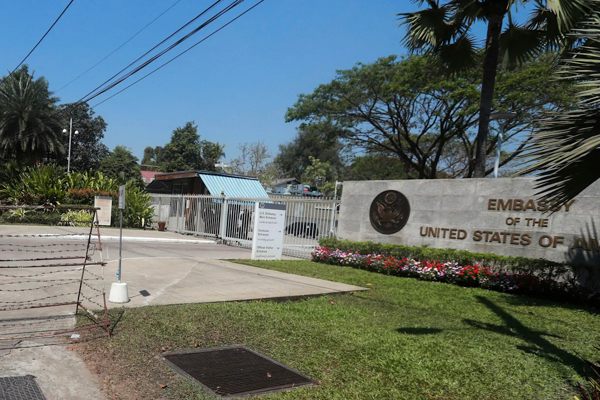 Uma mulher tailandesa está sob custódia depois que um diplomata americano foi encontrado morto em Mianmar
