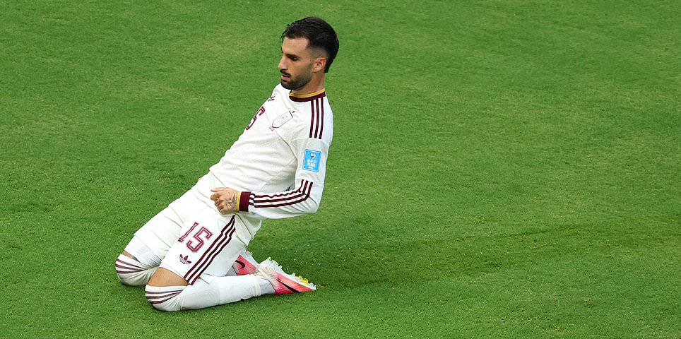 Uruguai x Espanha - Grupo H da Copa do Mundo AO VIVO: Impasse quebrado no México quando um erro agonizante dá ao favorito do torneio a liderança