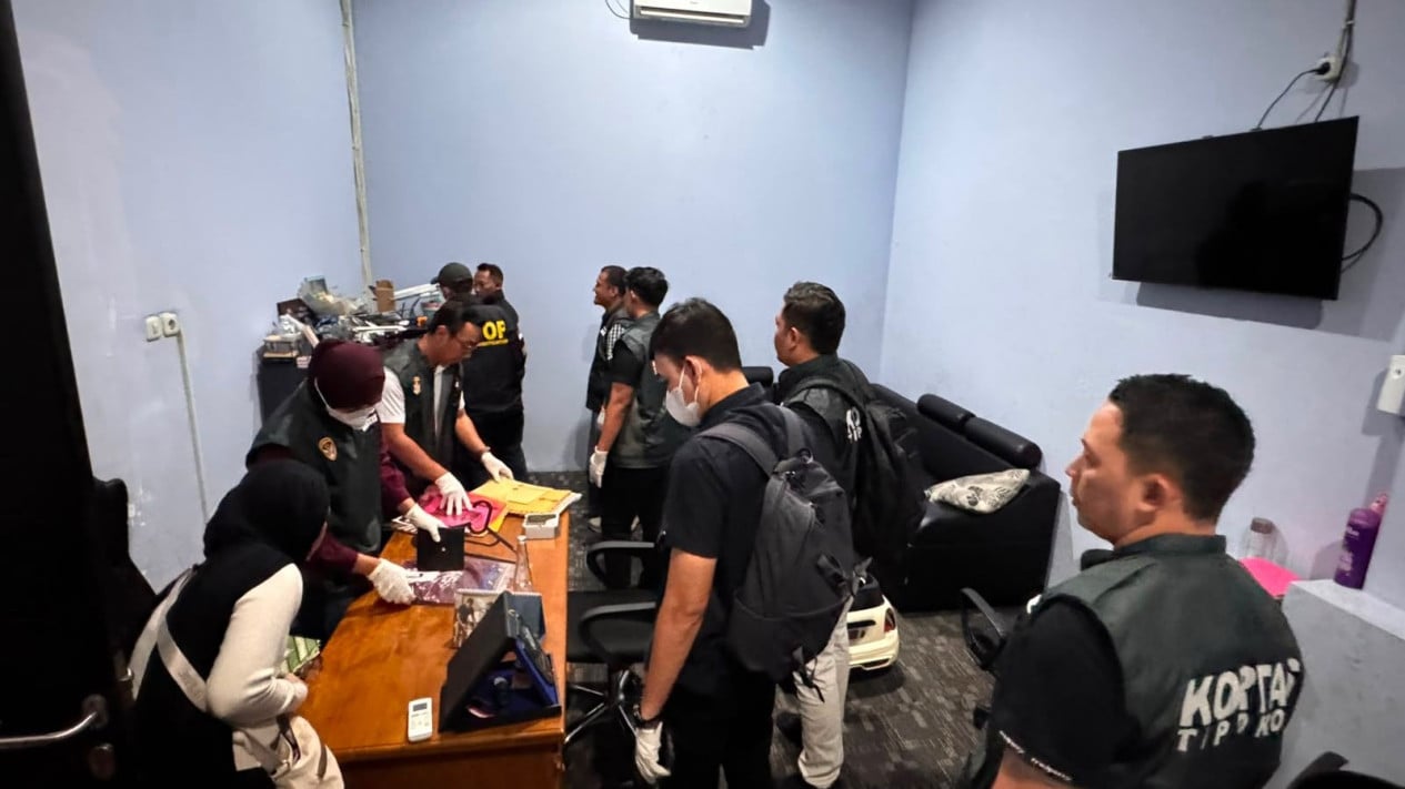 Usai Bea Cukai Juanda, Polisi Geledah 2 Kafe di Sidoarjo Terkait Kasus Impor HP Bekas Ilegal