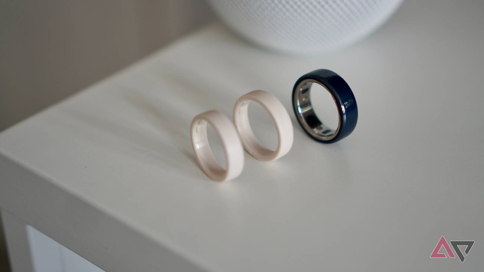 Uma imagem promocional de uma pessoa usando o Oura Ring 5