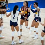 Itália em ação contra a República Tcheca durante um jogo da semana 2 feminina da Liga das Nações de Voleibol (VNL) na Philsports Arena em Pasig City.