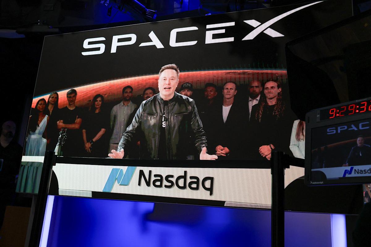 Veja Elon Musk na Nasdaq para abertura do mercado enquanto a SpaceX abre o capital