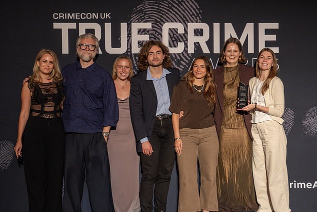 Os juízes disseram que Pipeline era um “podcast extremamente bem pesquisado e entregue impecavelmente”. Na foto: Jamie East, segunda à esquerda, com a equipe
