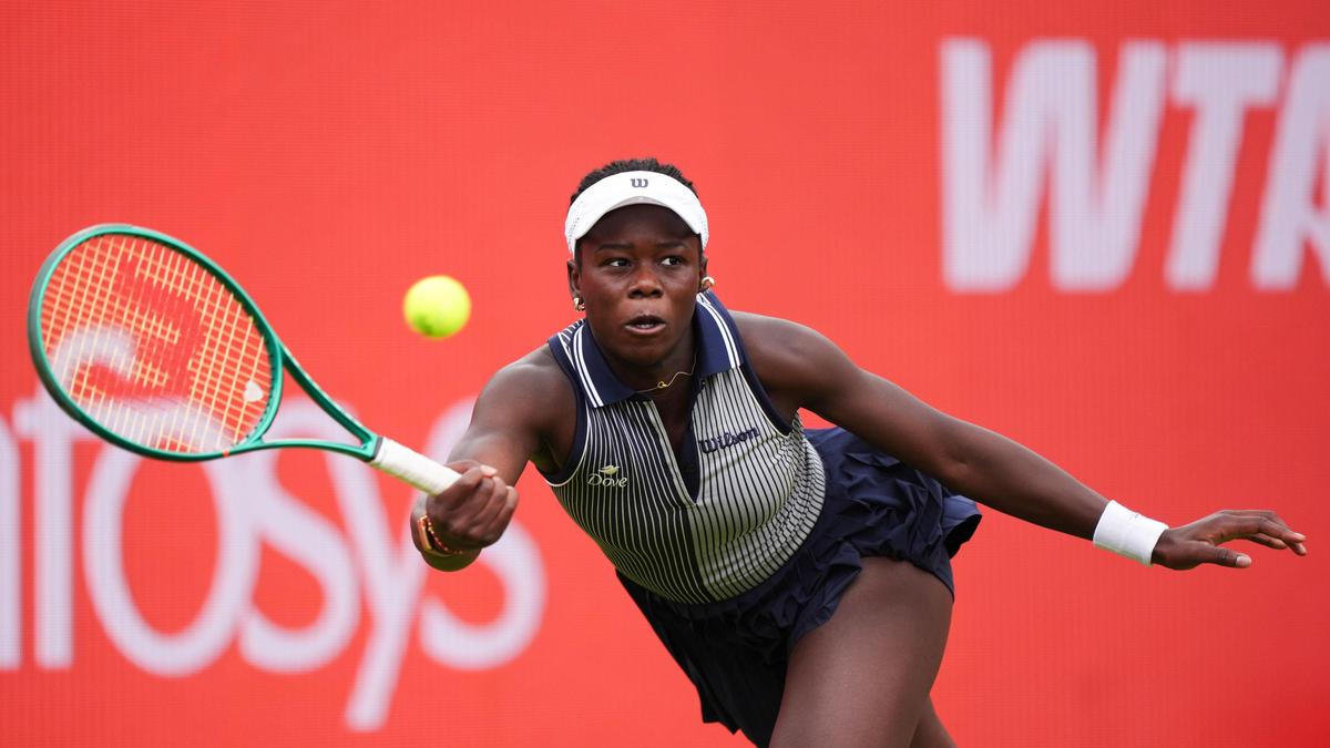 Victoria Mboko está ausente de Wimbledon devido a uma lesão no joelho