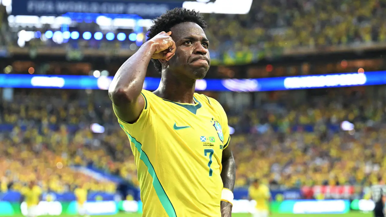 Vinicius Junior brilha quando o Brasil vence a Escócia e chega às oitavas de final da Copa do Mundo