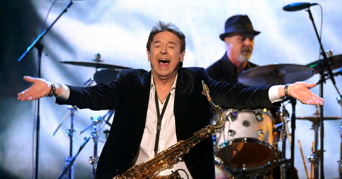 Walter Parazaider, saxofonista e cofundador de Chicago, morre aos 81 anos
