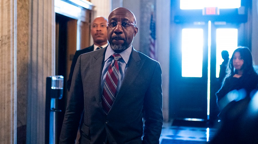 Warnock reage aos gritos de ‘você é o próximo’ do DSA em Hakeem Jeffries