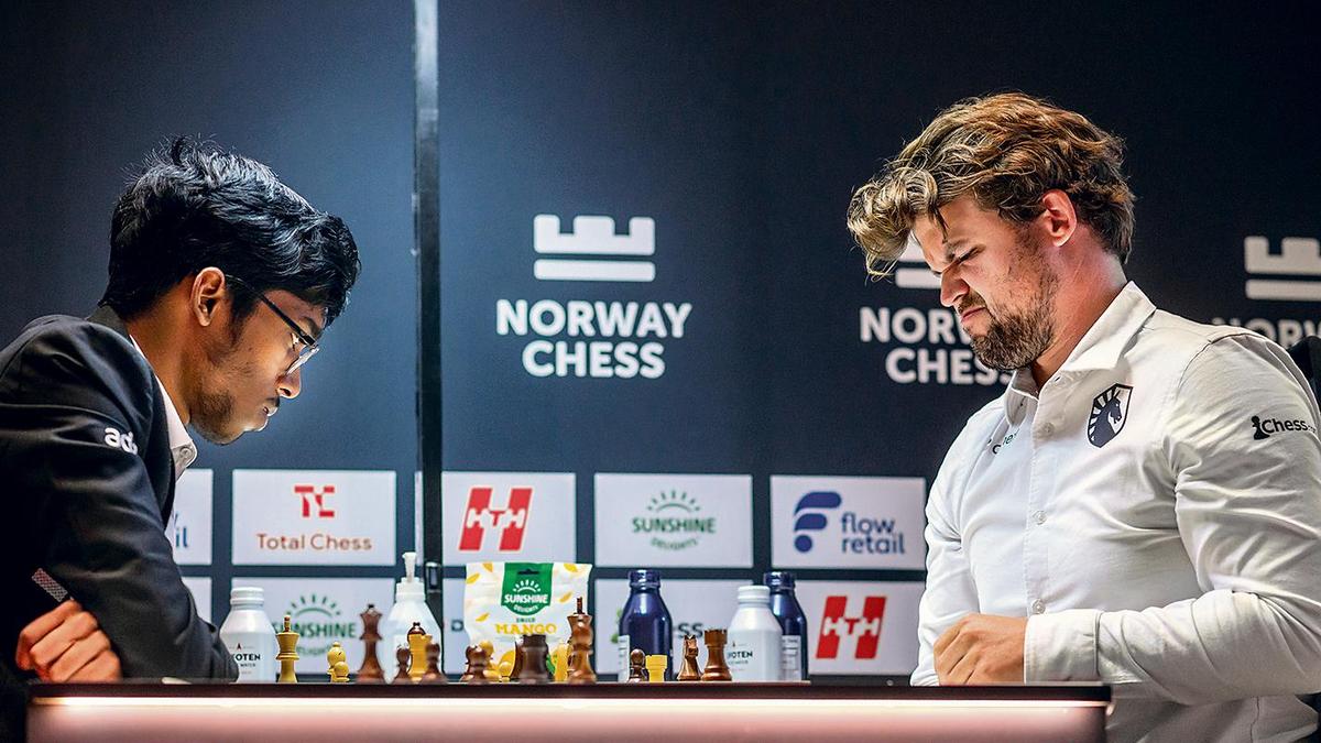 Xadrez Norueguês 2026: Praggnanandhaa vence Carlsen e continua na busca pelo título