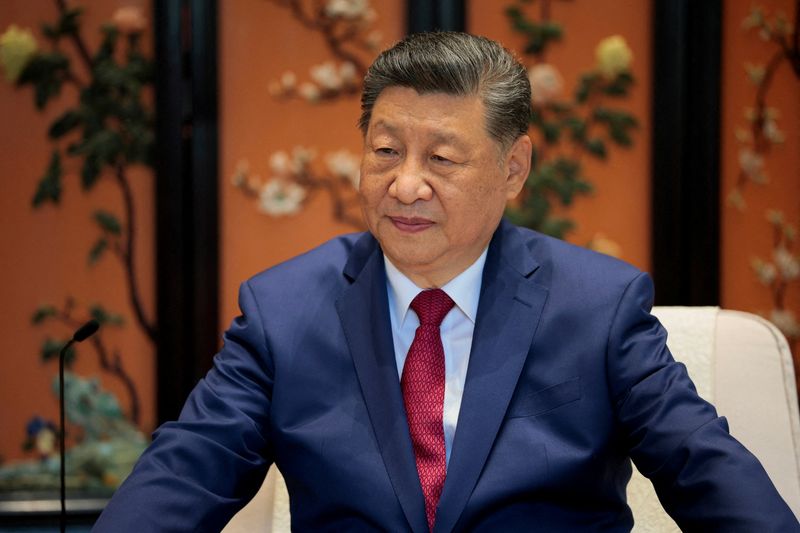 Xi da China promete estabelecer uma parceria de segurança com o Camboja