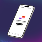 Um telefone mostra a página inicial do YouTube no celular com uma seta no ícone DMs próximo ao