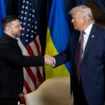 Zelenskiy da Ucrânia discute negociações de paz em teleconferência com Trump