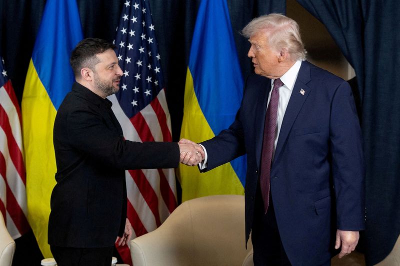 Zelenskiy da Ucrânia discute negociações de paz em teleconferência com Trump