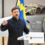 Zelenskiy diz que militares ucranianos podem atingir a logística russa ocupada em áreas