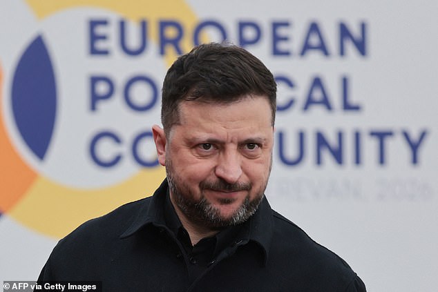 O presidente ucraniano Volodymyr Zelensky na 8ª cimeira da Comunidade Política Europeia em Yerevan, Arménia, em 4 de maio
