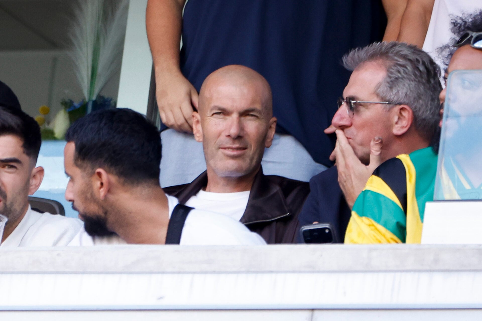 Zinedine Zidane considera nomear ex-estrela do Man Utd para sua comissão técnica da França