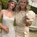 Zoe Ball se reuniu com seu ex-marido Norman Cook e sua filha dama de honra Nelly no casamento de sua amiga no fim de semana (foto Zoe e sua filha Nelly)