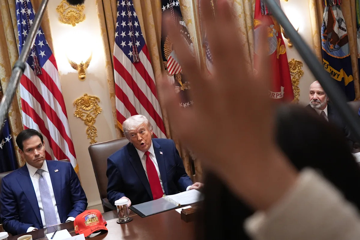 ‘Estamos presos nesta areia movediça’: a agenda de Trump atinge um muro em forma do Irão