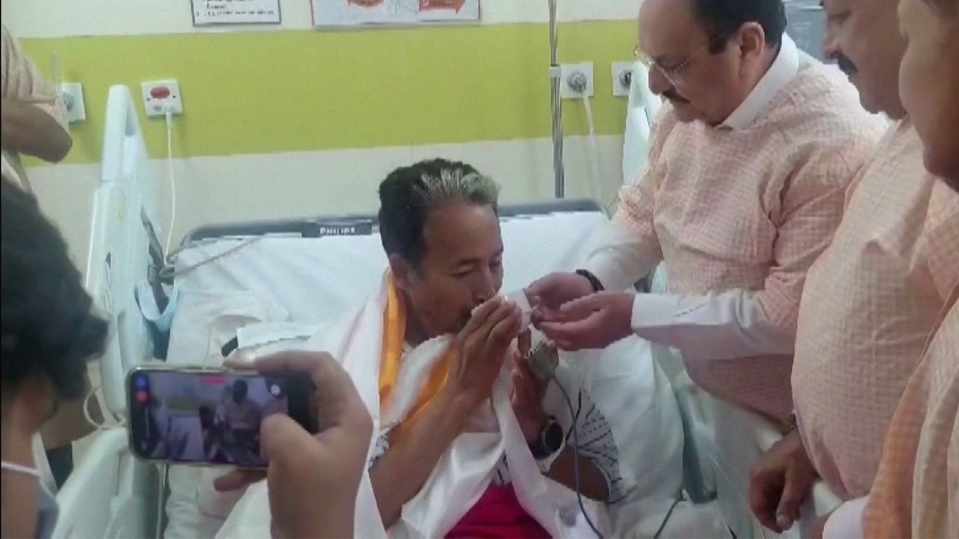 Ativista indiano Wangchuk encerra greve de fome de 26 dias