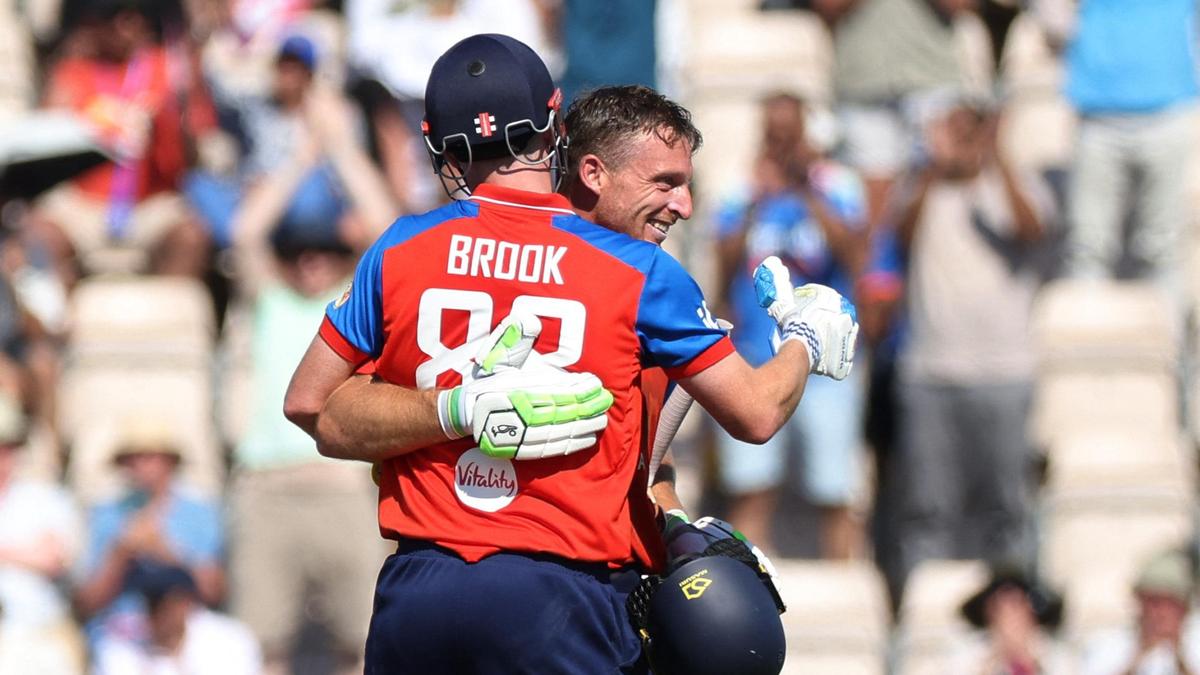 A Índia foi derrotada pela Inglaterra com a parceria recorde Buttler-Brook estabelecendo uma vitória de 56 corridas no quinto T20I