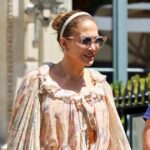 Victoria Beckham é vista em 2 de julho de 2026 em Paris, França.