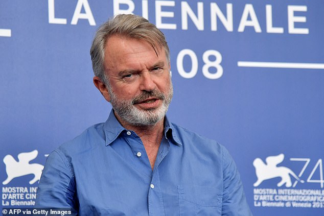 O ator Sam Neill morreu aos 78 anos de pneumonia, disse seu empresário. Fotografado em 2017 em Veneza, Itália