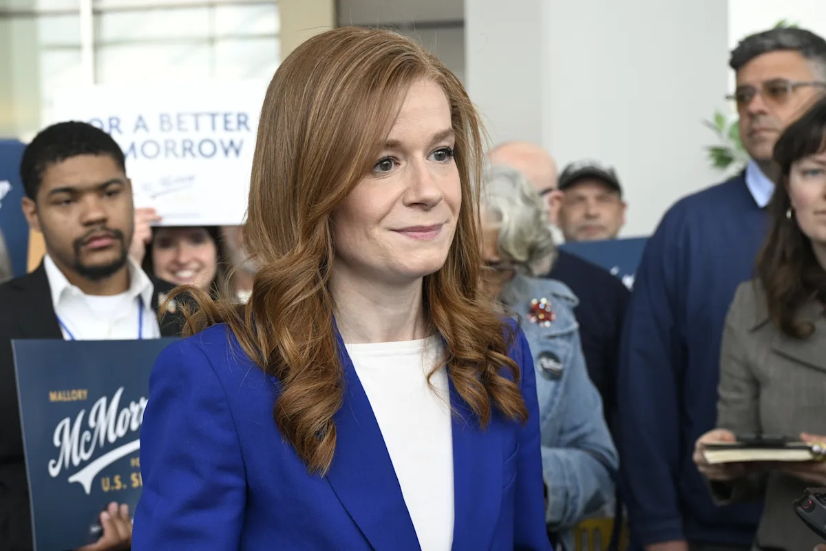 A democrata Mallory McMorrow suspende sua campanha para o Senado de Michigan