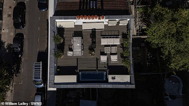 Uma disputa de planejamento estourou em uma rua exclusiva do norte de Londres depois que o proprietário de uma casa de £ 5,75 milhões construiu um terraço sem permissão