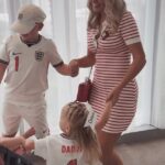 A esposa de Jordan Pickford, Megan, parecia uma WAG amorosa enquanto torcia pelo goleiro com seus filhos antes do jogo das quartas de final da Copa do Mundo da Inglaterra