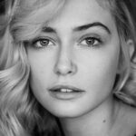 A estrela britânica em ascensão Sophie Simnett entra na comédia silenciosa em preto e branco 'The Candidate' (EXCLUSIVO)