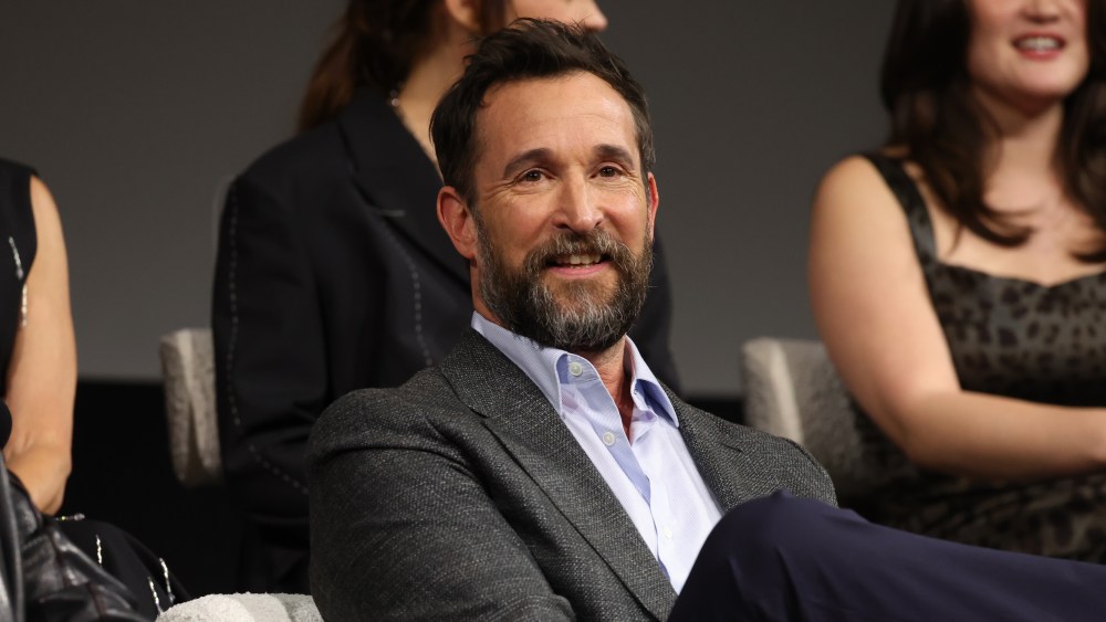 A estrela de 'The Pitt' Noah Wyle recebeu ofertas de papéis em 'O Resgate do Soldado Ryan' e 'Boa Noite e Boa Sorte', mas 'Não foi possível sair' das filmagens de 'ER'