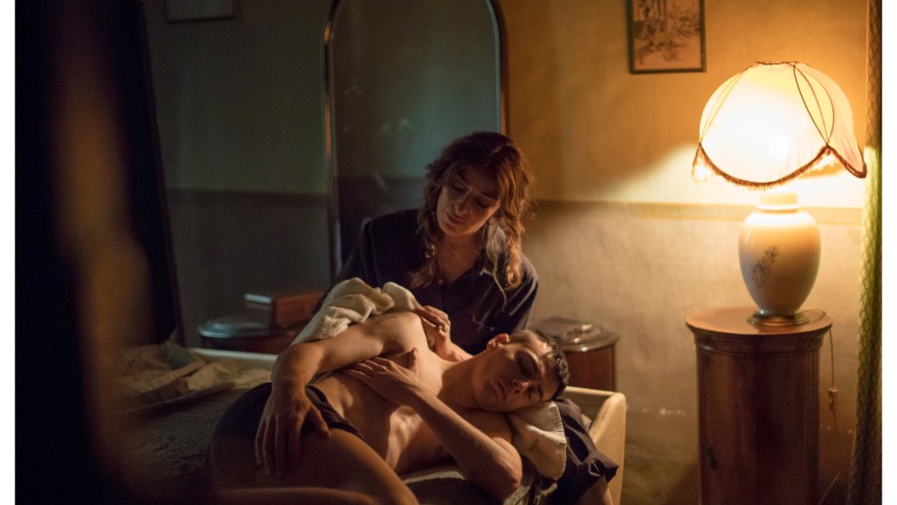 A estrela de 'White Lotus', Sabrina Impacciatore, interpretará a terapeuta atormentada no thriller psicológico Prime Video com Alessandro Borghi