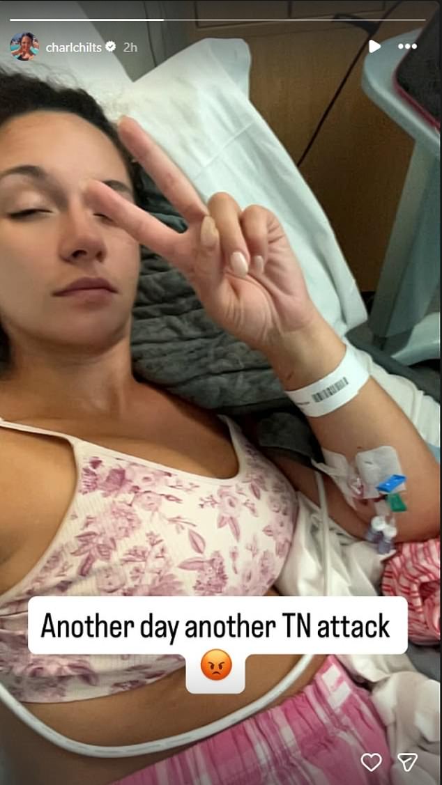 A estrela dos Traidores, Charlotte Chilton, revelou no Instagram na terça-feira que foi levada às pressas para o hospital depois de sofrer um ataque agonizante seis meses depois de passar por uma cirurgia no cérebro que salvou sua vida.