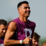O meio-campista canadense nº 07, Stephen Eustaquio, comemora após vencer a partida de futebol das oitavas de final da Copa do Mundo de 2026 entre África do Sul e Canadá, no Estádio de Los Angeles, em Inglewood, em 28 de junho de 2026.