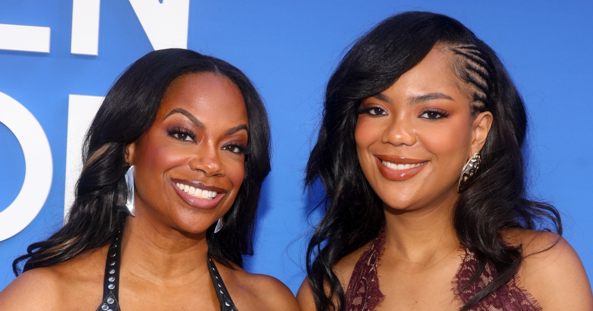 Kandi Burruss e Riley Burruss no 2026 ESSENCE Black Women In Hollywood Awards no Fairmont Century Plaza em 12 de março em Los Angeles.
