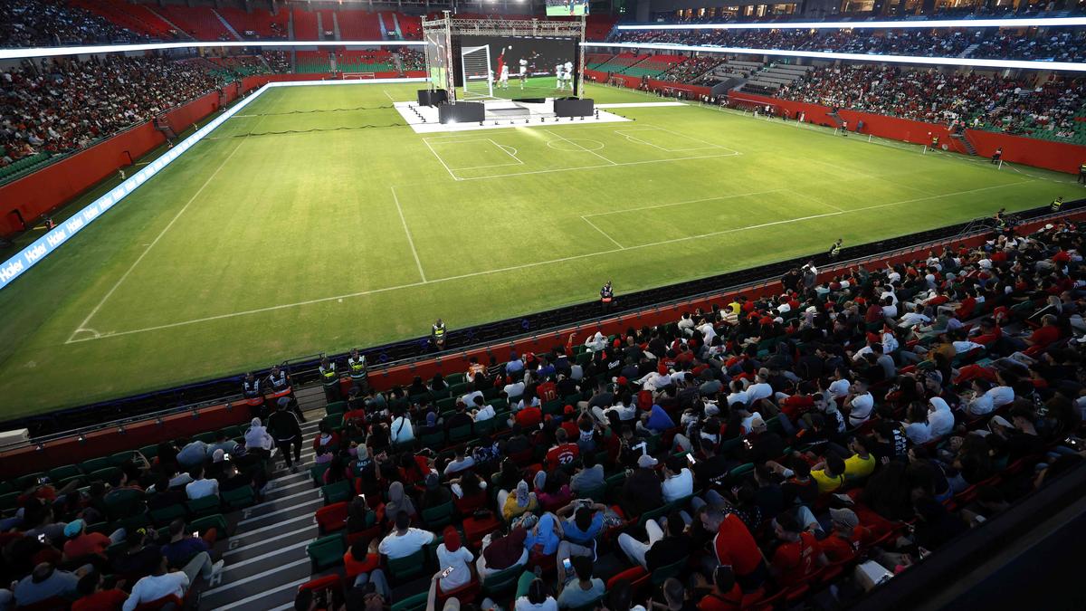 A final da Copa do Mundo da FIFA será disputada em gramado com críticas mistas; chuva pode ajudar