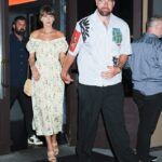 A-listers cansadas chegam a Nova York enquanto as celebrações do casamento de Taylor Swift e Travis Kelce começam HOJE… veja a excêntrica lista de convidados tomando forma para a festa de grande sucesso do MSG