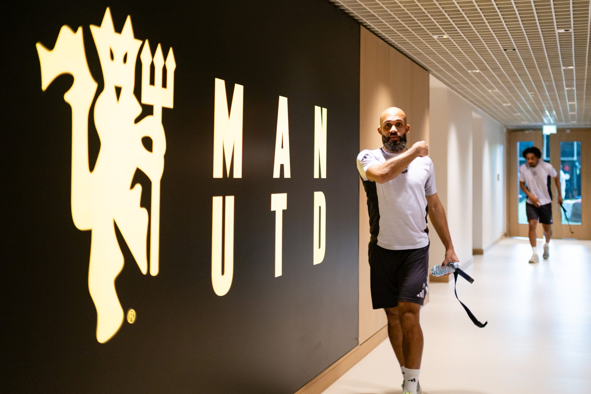 A luta incomum de pré-temporada de Bryan Mbeumo e Joshua Zirkzee mostra o vínculo crescente da estrela do Man Utd