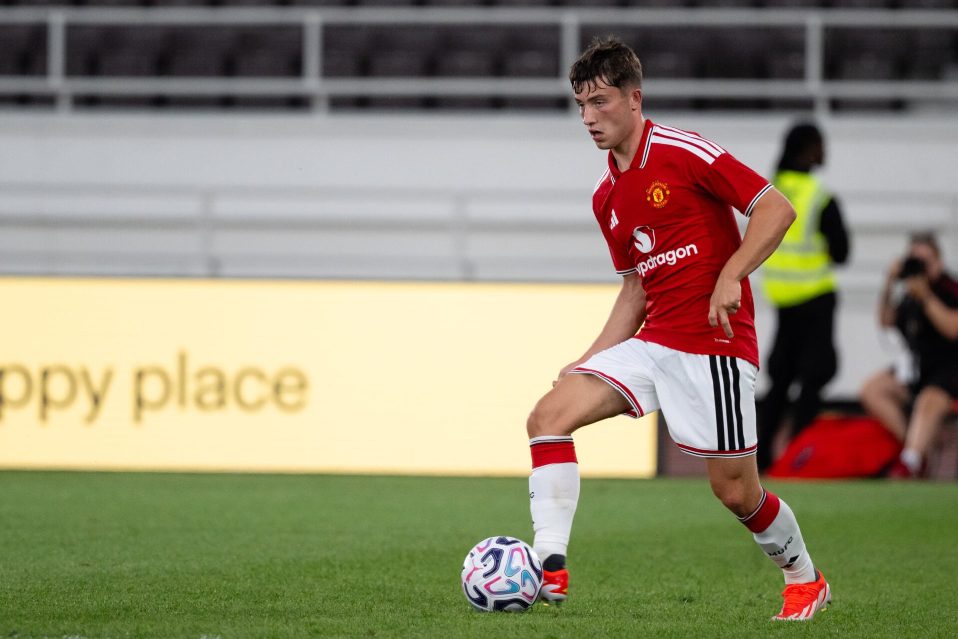 A participação elétrica de Dan Gore no Man Utd o empurra para a vanguarda do desafio do meio-campo de Michael Carrick