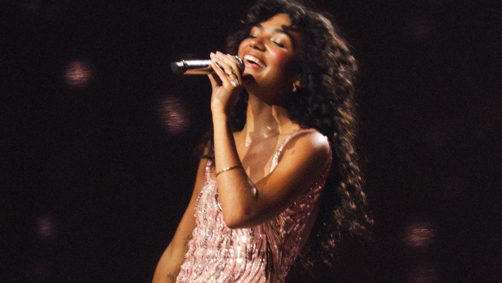 A primeira turnê de Olivia Dean nos EUA teve um início sensacional, com shows em Los Angeles provando que ela não é uma maravilha do Grammy: crítica do concerto