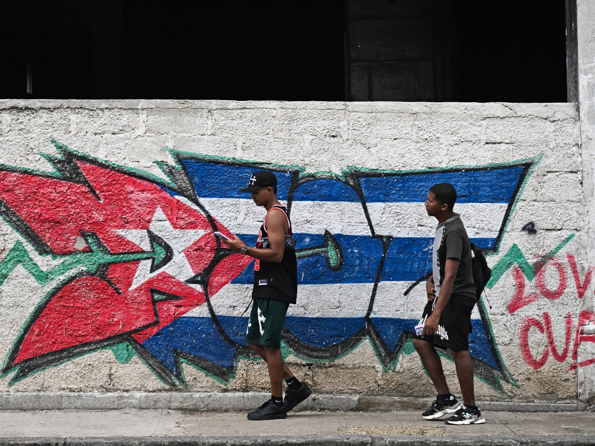 A rede elétrica de Cuba entra em colapso novamente, provocando o terceiro apagão em 10 dias
