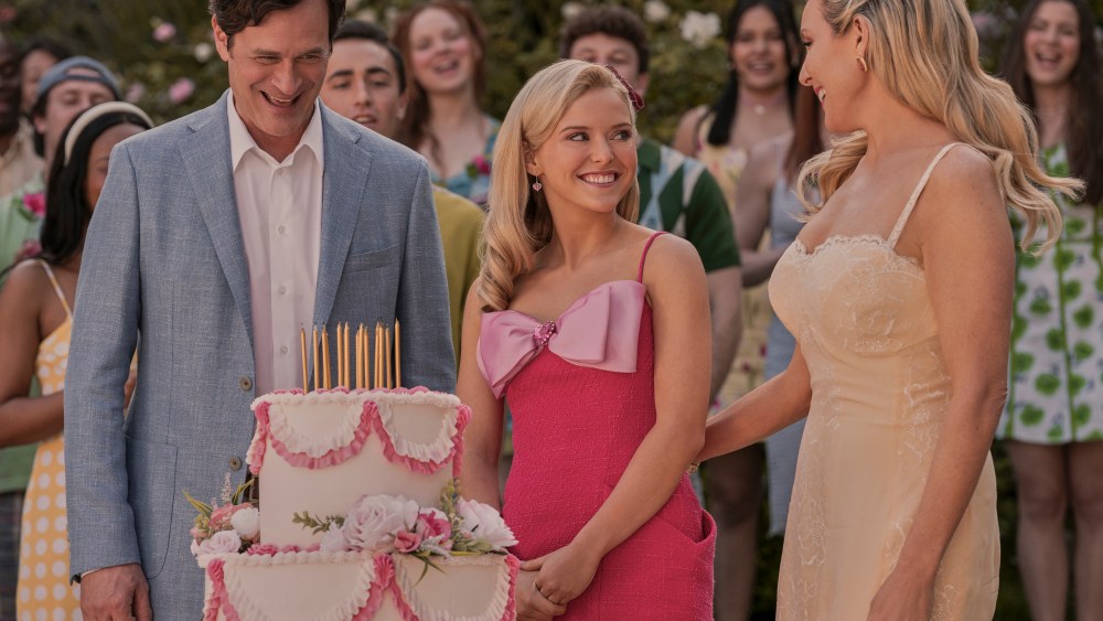 A série prequela de 'Legalmente Loira' 'Elle' costuma ser bem executada, embora seja principalmente uma reformulação: crítica de TV