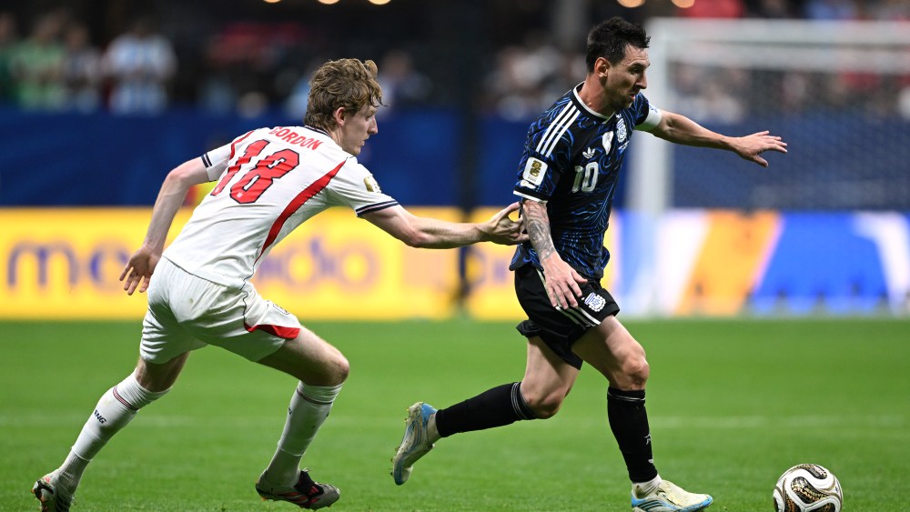 A vitória da Argentina na Copa do Mundo sobre a Inglaterra atinge 15,1 milhões de espectadores na Fox, a maior transmissão de semifinais da história dos EUA em inglês