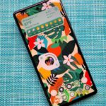 Vários smartphones exibindo a tela inicial do Smart Launcher 6 e recursos de personalização