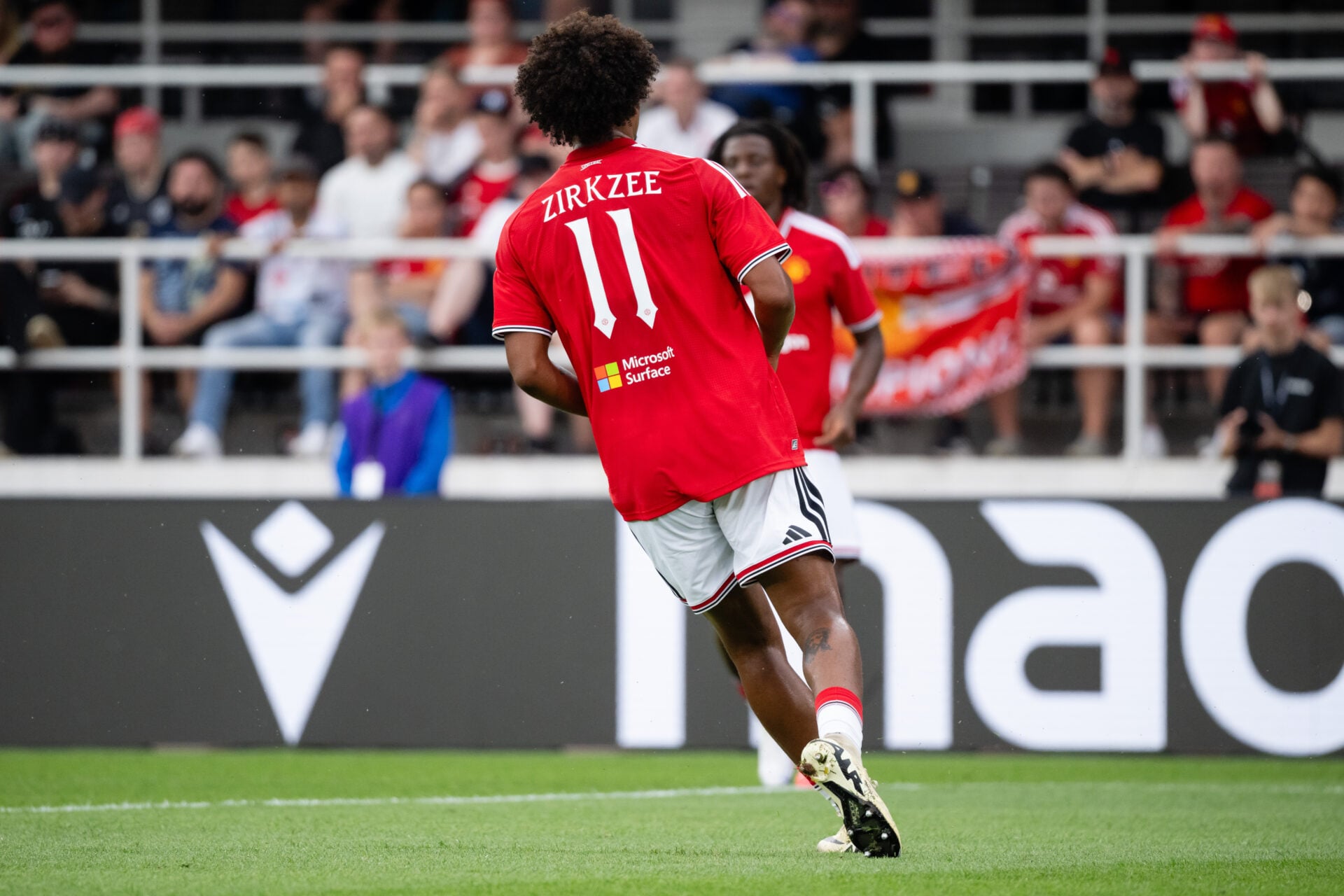 Acredito que Joshua Zirkzee merece sua última chance de mostrar ao Man Utd que deve ficar, mas também quero um novo atacante contratado