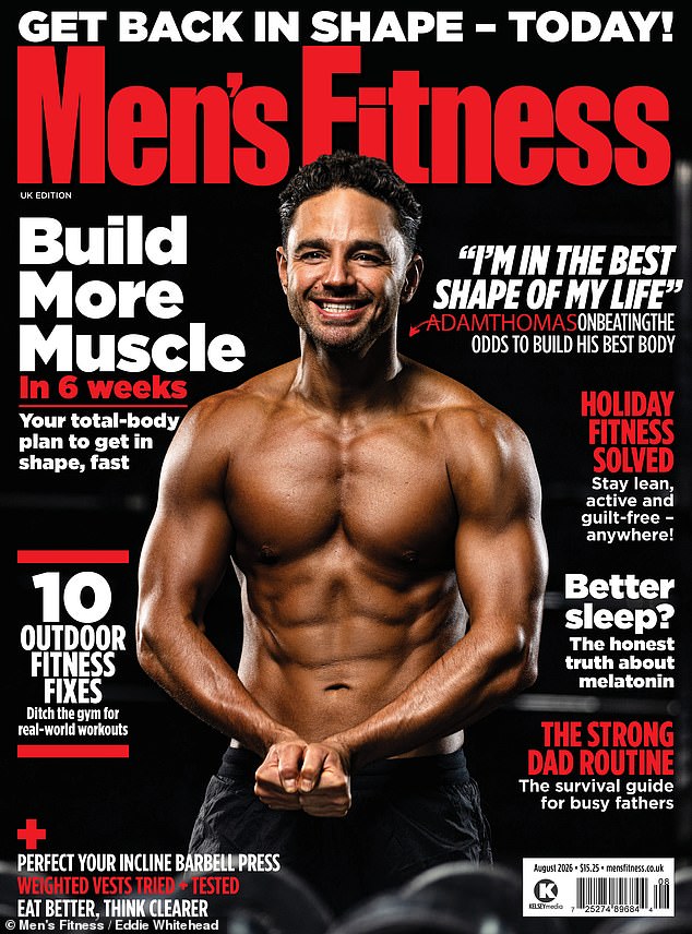 Adam revelou seu impressionante tanquinho - e perda de peso - enquanto posava para a capa da Men's Fitness de setembro
