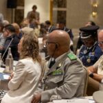 Autoridades policiais, militares e responsáveis ​​políticos participam em debates durante o workshop Africa Shield 2026 em Túnis (Folheto/Andrea Chaney/Defense Threat Reduction Agency)